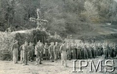 7.05.1944, Viticuso, Włochy.
Dowódca 2 Korpusu Polskiego generał Władysław Anders przemawia do żołnierzy 5 Kresowej Dywizji Piechoty przed walką o Monte Cassino.
Fot. NN, Kronika 15 Wileńskiego Batalionu Strzelców 