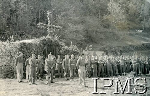 7.05.1944, Viticuso, Włochy.
Dowódca 2 Korpusu Polskiego generał Władysław Anders przemawia do żołnierzy 5 Kresowej Dywizji Piechoty przed walką o Monte Cassino.
Fot. NN, Kronika 15 Wileńskiego Batalionu Strzelców 