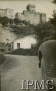 Lipiec 1944, Offagna, Włochy.
Wjazd do miasteczka, zdobytego przez 5 Wileńską Brygadę Piechoty 18 lipca.
Fot. NN, Kronika 15 Wileńskiego Batalionu Strzelców 