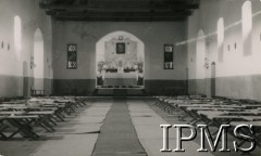 1942-1946, Ifunda, Tanganika. 
Osiedle dla polskich uchodźców w Afryce Wschodniej. Wnętrze kościoła.
Fot. NN, kolekcja: Osiedla polskie w Afryce, Instytut Polski i Muzeum im. gen. Sikorskiego w Londynie