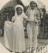 1945-1946, Ifunda, Tanganika. 
Osiedle dla polskich uchodźców w Afryce Wschodniej. Występ taneczny dzieci ze Świetlicy Akcji Katolickiej. Dzieci prezentują taniec 
