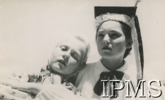 1945-1946, Ifunda, Tanganika. 
Osiedle dla polskich uchodźców w Afryce Wschodniej. Występ taneczny dzieci ze Świetlicy Akcji Katolickiej. Dzieci prezentują taniec 