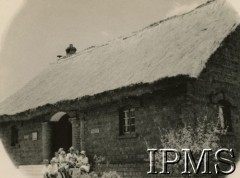 1942-1946, Ifunda, Tanganika. 
Osiedle dla polskich uchodźców w Afryce Wschodniej. Świetlica Akcji Katolickiej.
Fot. NN, kolekcja: Osiedla polskie w Afryce, Instytut Polski i Muzeum im. gen. Sikorskiego w Londynie