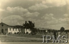 1942-1946, Kondoa, Tanganika (obecnie Tanzania).
Kościół misyjny. W Kondoa znajdowało się osiedle dla polskich uchodźców.
Fot. NN, kolekcja: Osiedla polskie w Afryce, Instytut Polski i Muzeum im. gen. Sikorskiego w Londynie