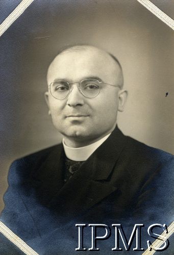 1942-1950, Tengeru, Tanganika.
Osiedle dla polskich uchodźców. Proboszcz osiedla ksiądz doktor Jan Śliwowski.
Fot. NN, kolekcja: Osiedla polskie w Afryce, Instytut Polski i Muzeum im. gen. Sikorskiego w Londynie