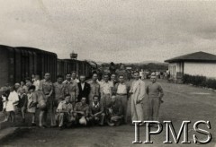 1942-1950, Tengeru, Tanganika.
Osiedle dla polskich uchodźców. Grupa jeńców wojennych (Włochów) zatrudnionych w osiedlu.
Fot. NN, kolekcja: Osiedla polskie w Afryce, Instytut Polski i Muzeum im. gen. Sikorskiego w Londynie