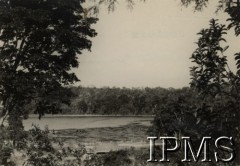 1942-1950, okolice Tengeru, Tanganika.
Widok na jezioro Duluti w okolicy osiedla dla polskich uchodźców.
Fot. NN, kolekcja: Osiedla polskie w Afryce, Instytut Polski i Muzeum im. gen. Sikorskiego w Londynie
