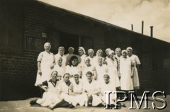 1943-1946, Marandellas, Rodezja Południowa. 
Osiedle dla polskich uchodźców. Pracownice kuchni ogólnej. 
Fot. NN, kolekcja: Osiedla polskie w Afryce, Instytut Polski i Muzeum im. gen. Sikorskiego w Londynie