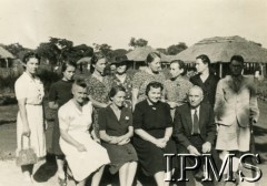 1942-1946, Masindi, Uganda.
Osiedle dla polskich uchodźców. Personel Szkoły Powszechnej nr 2.
Fot. NN, kolekcja: Osiedla polskie w Afryce, Instytut Polski i Muzeum im. gen. Sikorskiego w Londynie