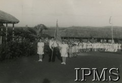 1942-1946, Masindi, Uganda.
Osiedle dla polskich uchodźców. Uroczystość poświęcenia sztandaru szkoły.
Fot. NN, kolekcja: Osiedla polskie w Afryce, Instytut Polski i Muzeum im. gen. Sikorskiego w Londynie