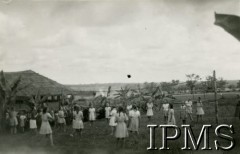 1942-1946, Masindi, Uganda.
Osiedle dla polskich uchodźców. Uczennice Szkoły Powszechnej nr 3 grają w siatkówkę.
Fot. NN, kolekcja: Osiedla polskie w Afryce, Instytut Polski i Muzeum im. gen. Sikorskiego w Londynie