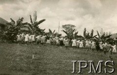 1942-1946, Masindi, Uganda.
Osiedle dla polskich uchodźców. Uczennice Szkoły Powszechnej nr 3 podczas gimnastyki.
Fot. NN, kolekcja: Osiedla polskie w Afryce, Instytut Polski i Muzeum im. gen. Sikorskiego w Londynie
