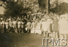 1944, Masindi, Uganda.
Osiedle dla polskich uchodźców. Młodzież podczas rekolekcji. 
Fot. NN, kolekcja: Osiedla polskie w Afryce, Instytut Polski i Muzeum im. gen. Sikorskiego w Londynie
