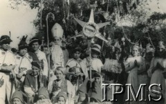 1942-1946, Masindi, Uganda.
Osiedle dla polskich uchodźców. Boże Narodzenie, grupa dzieci biorących udział w jasełkach. 
Fot. NN, kolekcja: Osiedla polskie w Afryce, Instytut Polski i Muzeum im. gen. Sikorskiego w Londynie