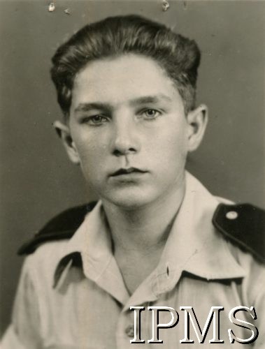 9.08.1945, brak miejsca.
Marian Macko, uczeń szkoły morskiej. Na odwrocie zdjęcia podpis: 