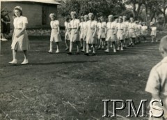 3.05.1945, Masindi, Uganda.
Osiedle dla polskich uchodźców. Obchody rocznicy uchwalenia Konstytucji 3 Maja.
Fot. NN, kolekcja: Osiedla polskie w Afryce, Instytut Polski i Muzeum im. gen. Sikorskiego w Londynie
