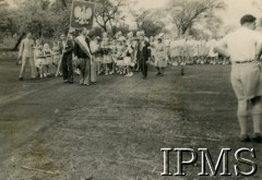 3.05.1945, Masindi, Uganda.
Osiedle dla polskich uchodźców. Obchody rocznicy uchwalenia Konstytucji 3 Maja. 
Fot. NN, kolekcja: Osiedla polskie w Afryce, Instytut Polski i Muzeum im. gen. Sikorskiego w Londynie