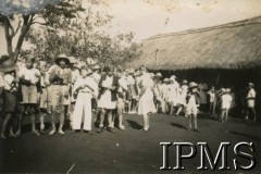 1942-1946, Masindi, Uganda.
Osiedle dla polskich uchodźców. Uczniowie podczas przerwy śniadaniowej.
Fot. NN, kolekcja: Osiedla polskie w Afryce, Instytut Polski i Muzeum im. gen. Sikorskiego w Londynie