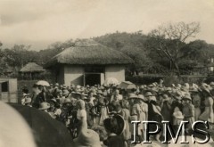 1942-1946, Masindi, Uganda.
Osiedle dla polskich uchodźców. Mieszkańcy osiedla na pogrzebie pana Pomorskiego.
Fot. NN, kolekcja: Osiedla polskie w Afryce, Instytut Polski i Muzeum im. gen. Sikorskiego w Londynie