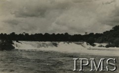 Lata 40., Uganda.
Widok na wodospad. 
Fot. NN, kolekcja: Osiedla polskie w Afryce, Instytut Polski i Muzeum im. gen. Sikorskiego w Londynie
