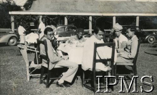 Lata 40., Uganda.
Goście hotelu.
Fot. NN, kolekcja: Osiedla polskie w Afryce, Instytut Polski i Muzeum im. gen. Sikorskiego w Londynie