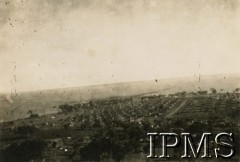 Lata 40., Koja, Uganda.
Panorama osiedla dla polskich uchodźców. 
Fot. NN, kolekcja: Osiedla polskie w Afryce, Instytut Polski i Muzeum im. gen. Sikorskiego w Londynie