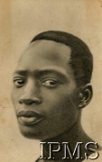Lata 40., Uganda.
Przedstawiciel plemienia Baganda. 
Fot. NN, kolekcja: Osiedla polskie w Afryce, Instytut Polski i Muzeum im. gen. Sikorskiego w Londynie