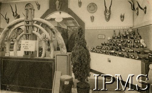 Po 1924, Londyn, Anglia, Wielka Brytania.
Brytyjska Wystawa Imperialna. Ekspozycja pokazująca wyroby z kości słoniowej i ceramiki z Ugandy. 
Fot. NN, kolekcja: Osiedla polskie w Afryce, Instytut Polski i Muzeum im. gen. Sikorskiego w Londynie