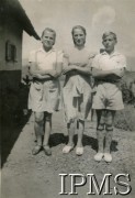 1945, Rongai, Kenia. 
Osiedle dla polskich uchodźców. Na zdjęciu od lewej: Romka i M. Kułakowska.
Fot. NN, kolekcja: Osiedla polskie w Afryce, Instytut Polski i Muzeum im. gen. Sikorskiego w Londynie