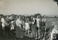 1945-1947, Rongai, Kenia. 
Osiedle dla polskich uchodźców. Obchody święta Bożego Ciała.
Fot. NN, kolekcja: Osiedla polskie w Afryce, Instytut Polski i Muzeum im. gen. Sikorskiego w Londynie