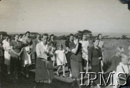 1945-1947, Rongai, Kenia. 
Osiedle dla polskich uchodźców. Obchody święta Bożego Ciała.
Fot. NN, kolekcja: Osiedla polskie w Afryce, Instytut Polski i Muzeum im. gen. Sikorskiego w Londynie