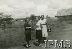 1945-1947, Rongai, Kenia. 
Osiedle dla polskich uchodźców. Obchody święta Bożego Ciała.
Fot. NN, kolekcja: Osiedla polskie w Afryce, Instytut Polski i Muzeum im. gen. Sikorskiego w Londynie