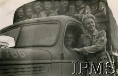 1945-1947, Rongai, Kenia. 
Osiedle dla polskich uchodźców. Harcerki w samochodzie, za kierownicą siedzi M. Kułakowska.
Fot. NN, kolekcja: Osiedla polskie w Afryce, Instytut Polski i Muzeum im. gen. Sikorskiego w Londynie