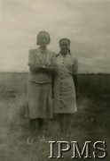 1945-1947, Rongai, Kenia. 
Osiedle dla polskich uchodźców. M. Kułakowska w towarzystwie dziewczyny.
Fot. NN, kolekcja: Osiedla polskie w Afryce, Instytut Polski i Muzeum im. gen. Sikorskiego w Londynie