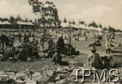 1945-1947, Kenia. 
Zdjęcie wykonane podczas wycieczki mieszkańców osiedla dla polskich uchodźców w Rongai.
Fot. NN, kolekcja: Osiedla polskie w Afryce, Instytut Polski i Muzeum im. gen. Sikorskiego w Londynie