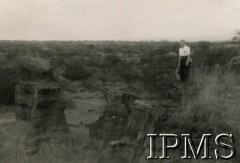 1945-1947, Rongai (okolice), Kenia. 
Prawdopodobnie M. Kułakowska podczas wycieczki rowerowej.
Fot. NN, kolekcja: Osiedla polskie w Afryce, Instytut Polski i Muzeum im. gen. Sikorskiego w Londynie