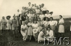 13.04.1947, Kenia. 
Wycieczka mieszkańców osiedla dla polskich uchodźców w Rongai na krater Menengai.
Fot. NN, kolekcja: Osiedla polskie w Afryce, Instytut Polski i Muzeum im. gen. Sikorskiego w Londynie