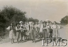 1943-1946, Rusape, Rodezja Południowa.
Osiedle dla polskich uchodźców. Grupa uczniów szkoły powszechnej w strojach ludowych.
Fot. NN, kolekcja: Osiedla polskie w Afryce, Instytut Polski i Muzeum im. gen. Sikorskiego w Londynie