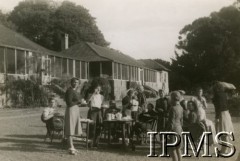 1943-1946, Inyanga, Rodezja Południowa.
Wycieczka członkiń Y.M.C.A.
Fot. NN, kolekcja: Osiedla polskie w Afryce, Instytut Polski i Muzeum im. gen. Sikorskiego w Londynie