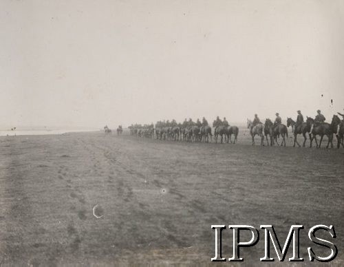 08.09.1926, Polska.
Przeprawa oddziałów kawalerii przez Niemen.
Fot. NN, Instytut Polski im. Gen. Sikorskiego w Londynie [Album nr 686 z kolekcji 554 XII/4]