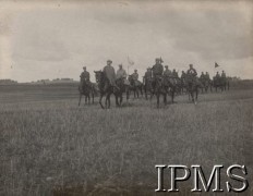 15.09.1926, Polska.
Generał Juliusz Rómmel, dowódca 1 Dywizji Kawalerii w Białymstoku, ze swoim sztabem.
Fot. NN, Instytut Polski im. Gen. Sikorskiego w Londynie [Album nr 686 z kolekcji 554 XII/4]