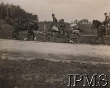 1930, Polska.
Taczanki w drodze na ćwiczenia.
Fot. NN, Instytut Polski im. Gen. Sikorskiego w Londynie [Album nr 686 z kolekcji 554 XII/4]