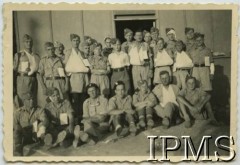 1943, Palestyna.
Chorzy polscy żołnierze przed barakiem szpitalnym. 
Fot. NN, Instytut Polski i Muzeum im. gen. Sikorskiego w Londynie [teczka - Armia Polska na Wschodzie, 2 Korpus Polski].