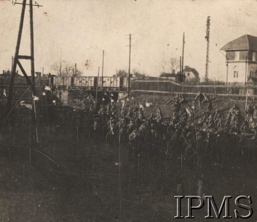 17.01.1920, Toruń, Polska.
Szwadrony 1 Pułku Ułanów Krechowieckich wkraczają do miasta.
Fot. NN, Instytut Polski im. Gen. Sikorskiego w Londynie [Album nr inw. 415 - 1 pułku ułanów Krechowieckich]