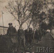 Ok. 1920, brak miejsca.
1 Pułk Ułanów Krechowieckich, I pluton 4 szwadronu: ułan Kamiński, ułan Kapza.
Fot. NN, Instytut Polski im. Gen. Sikorskiego w Londynie [Album nr inw. 415 - 1 pułku ułanów Krechowieckich]