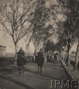 Ok. 1920, brak miejsca.
1 Pułk Ułanów Krechowieckich. Na czele szwadronu rotmistrz Józef Mielęcki i por. Jałowicki.
Fot. NN, Instytut Polski im. Gen. Sikorskiego w Londynie [Album nr inw. 415 - 1 pułku ułanów Krechowieckich]