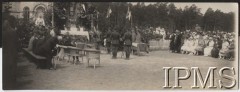 24.07.1925, Augustów, Polska.
10-lecie 1 Pułku Ułanów Krechowieckich. Msza polowa przed kościołem garnizonowym.
Fot. NN, Instytut Polski im. Gen. Sikorskiego w Londynie [Album nr inw. 415 - 1 pułku ułanów Krechowieckich]
