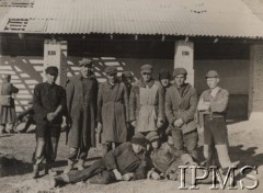 1941, Kermine, Uzbekistan, ZSRR.
Formowanie Armii Polskiej na Wschodzie - ochotnicy, więźniowie uwolnieni z łagrów, przybyli na miejsce organizacji 7 Dywizji Piechoty. 
Fot. NN, Instytut Polski im. Gen. Sikorskiego w Londynie [Album 23-A2]