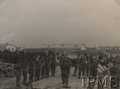 1941-1942, Uzbekistan, ZSRR.
Formowanie Armii Polskiej na Wschodzie - próba orkiestry wojskowej. 
Fot. NN, Instytut Polski im. Gen. Sikorskiego w Londynie [Album 23-A2]