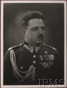 1920-1939, Polska.
Gen. bryg. Czesław Jarnuszkiewicz - dowódca Okręgu Korpusu nr I, portret w mundurze.
Fot. NN, Instytut Polski im. Gen. Sikorskiego w Londynie [album 4-B1]
